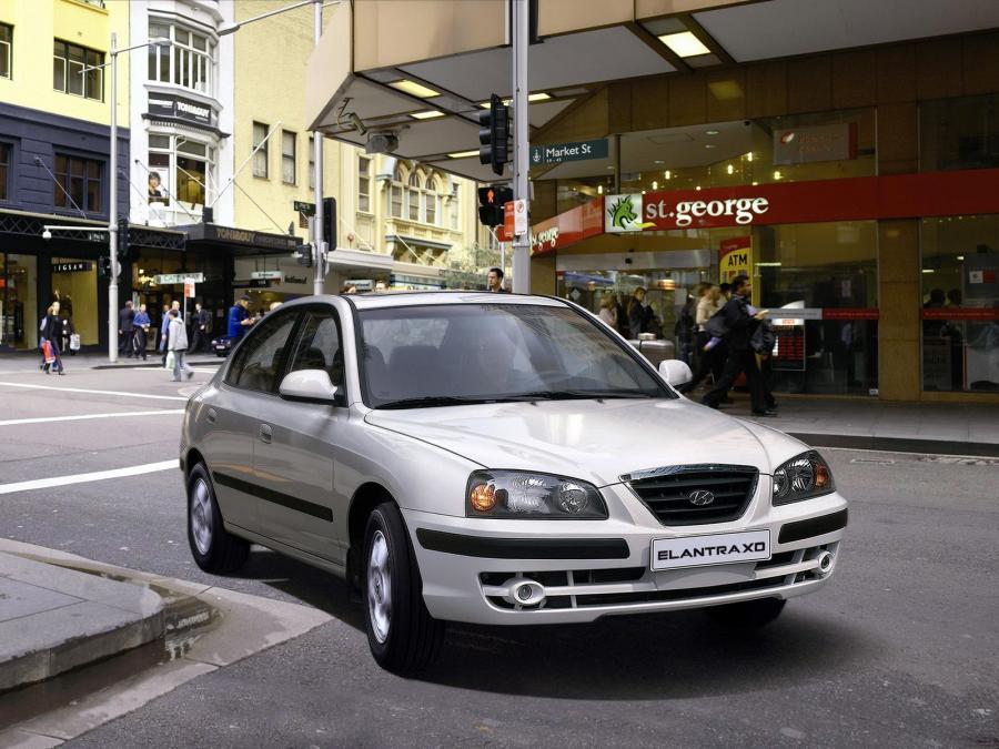 Hyundai Elantra Sedan 2003 года  (фото 8 из 15)